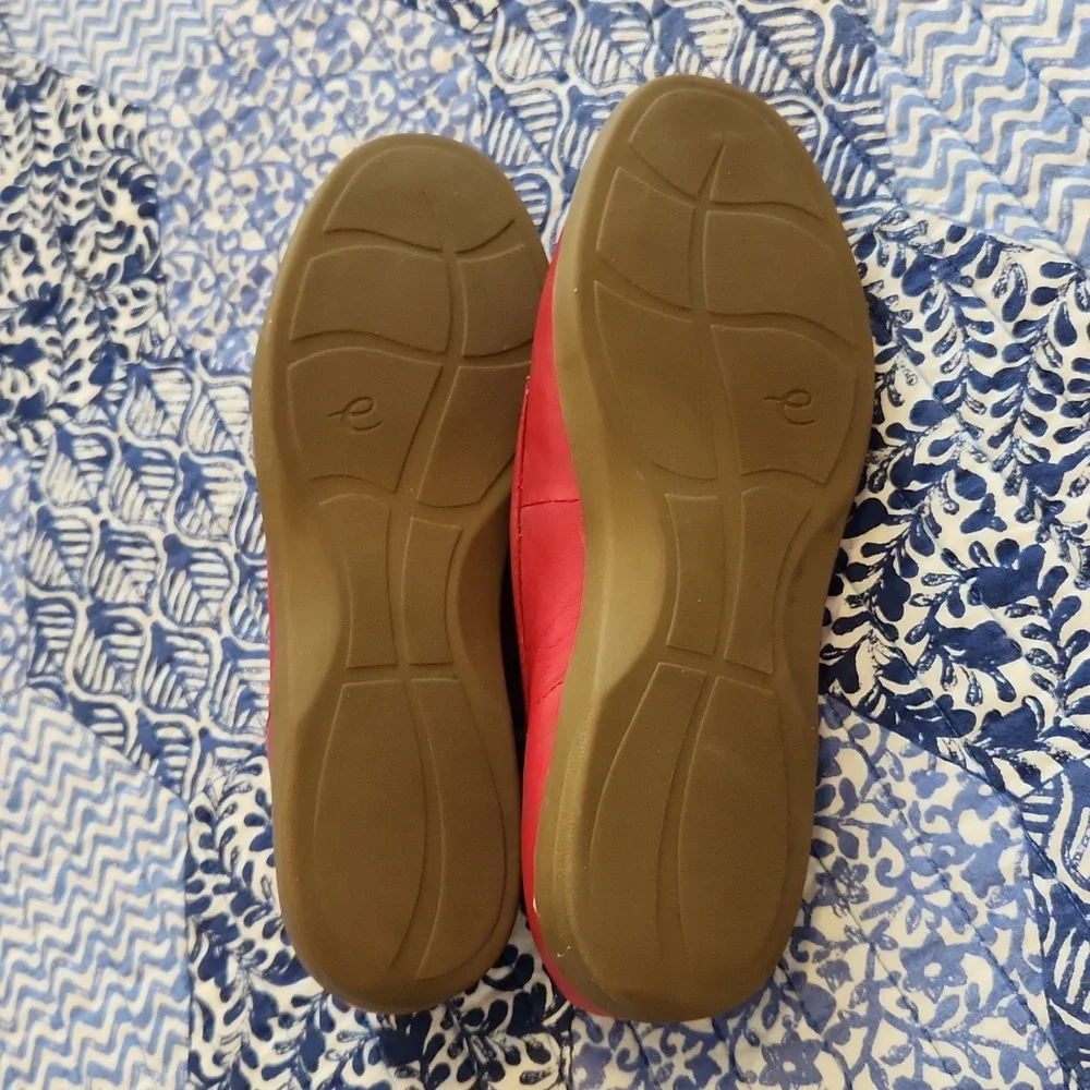 Easy Spirit Flats womens 6M - Picture 3 of 5